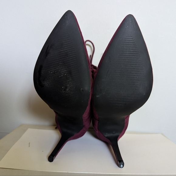FUCHSIA SUEDE HEELS WOMENS SIZE 8 - Picture 2 of 2